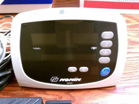 NONIN 9600 OXIMETER