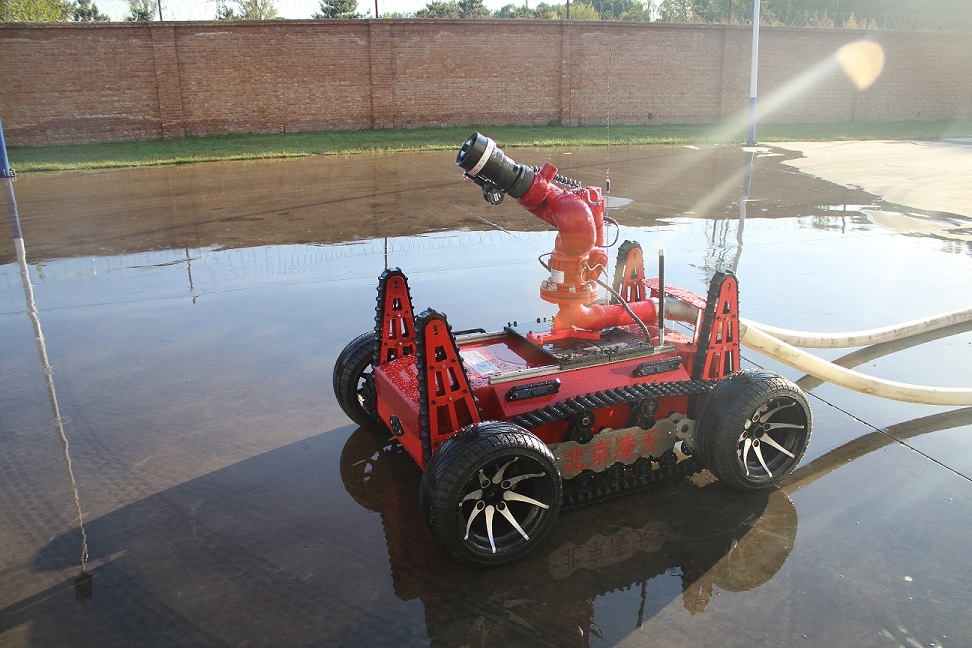 Topsky All-terrain fire fighting robot