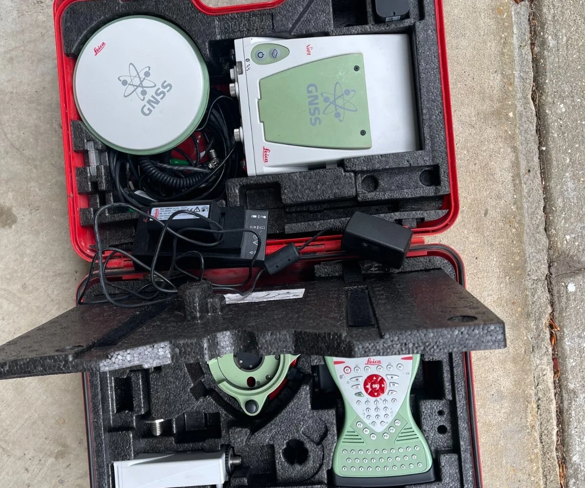 Leica Geosystems GS10 GNSS Surveying / 3D Scanning