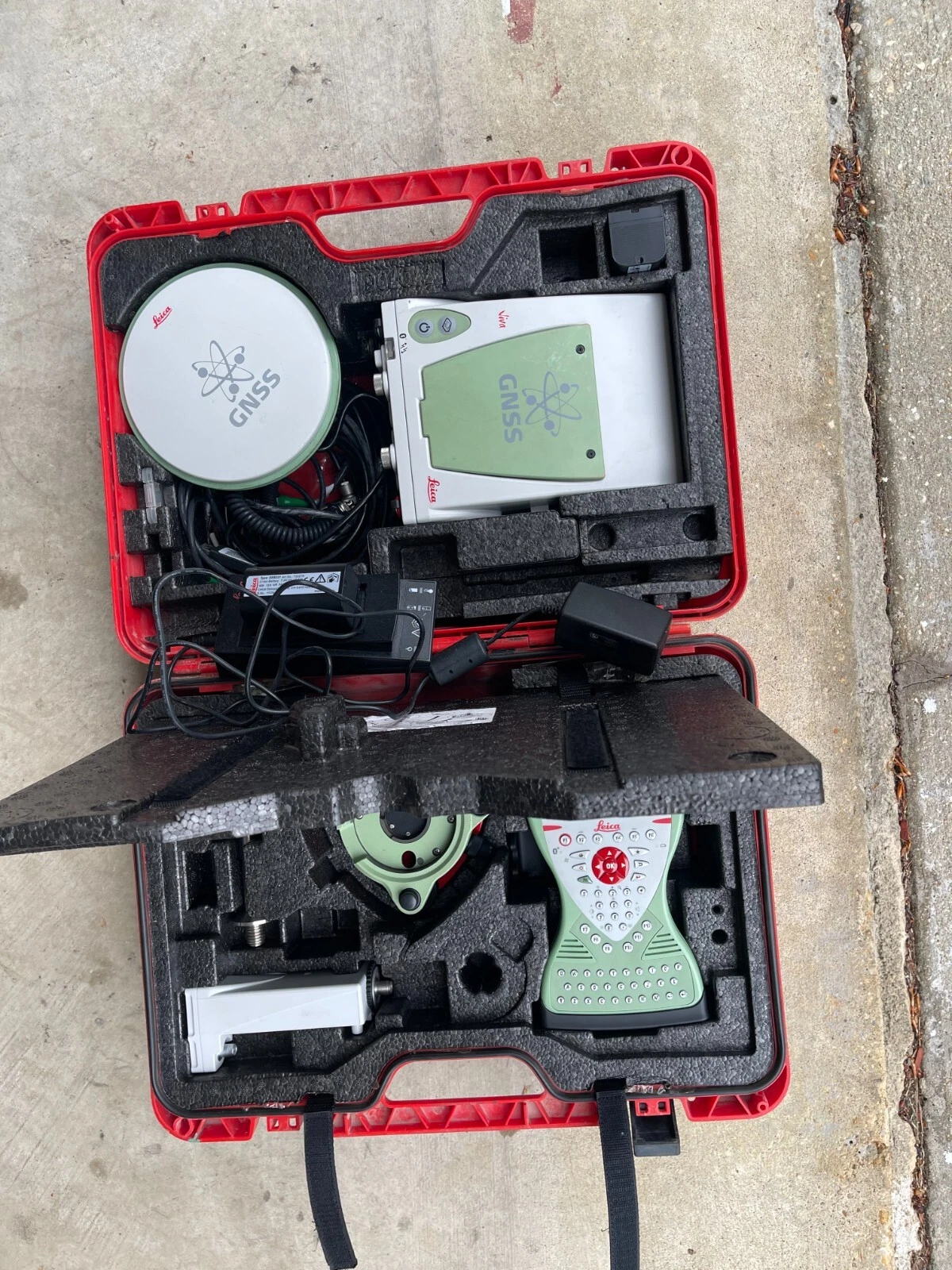 Leica Geosystems GS10 GNSS Surveying / 3D Scanning