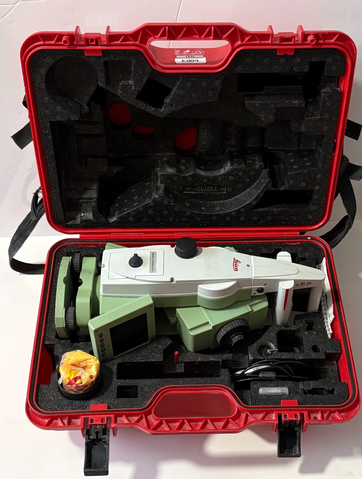 Leica Geosystems TS12 P Surveying / 3D Scanning
